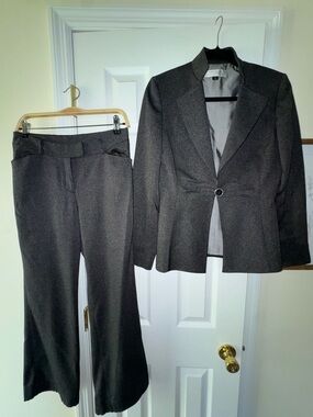 Tahari Women's Dark Charcoal Two-Piece Suit - Jacket & Pants